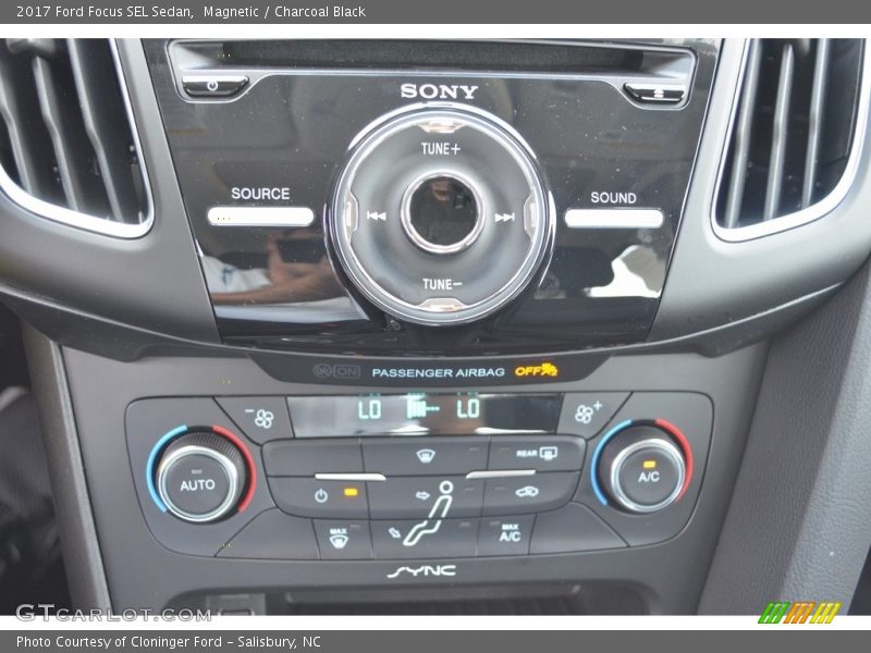 Magnetic / Charcoal Black 2017 Ford Focus SEL Sedan