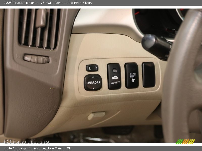 Sonora Gold Pearl / Ivory 2005 Toyota Highlander V6 4WD