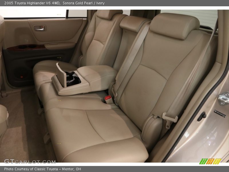 Sonora Gold Pearl / Ivory 2005 Toyota Highlander V6 4WD