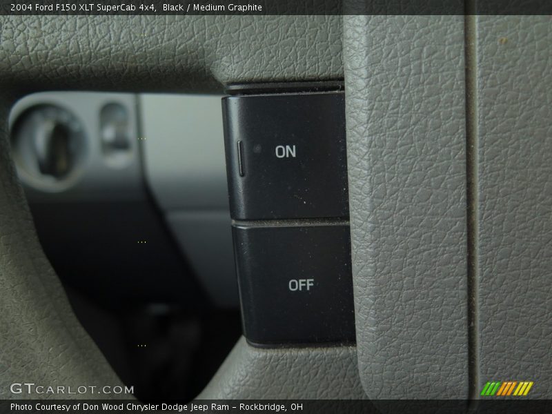 Black / Medium Graphite 2004 Ford F150 XLT SuperCab 4x4
