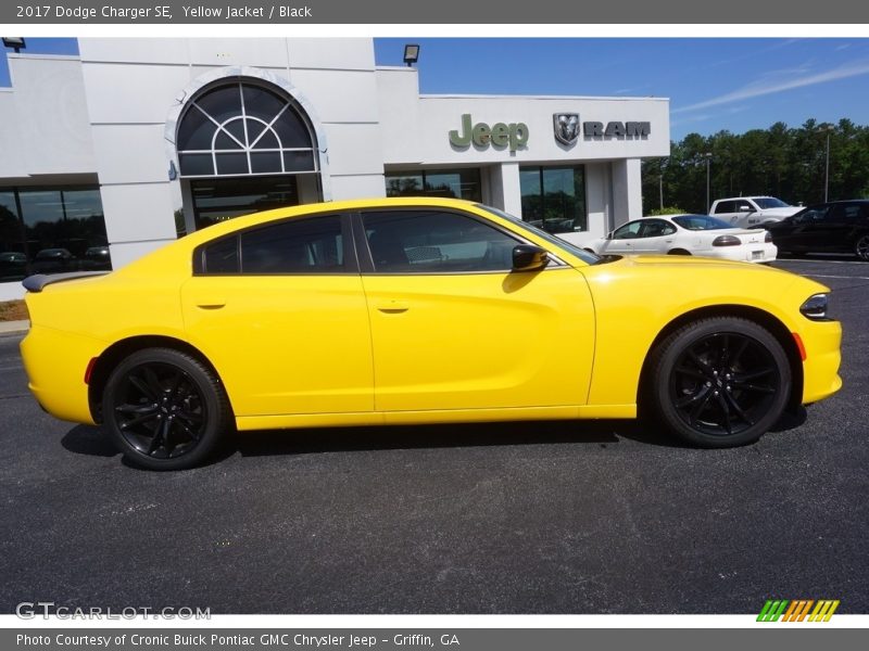 Yellow Jacket / Black 2017 Dodge Charger SE