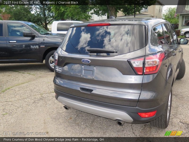 Magnetic / Charcoal Black 2017 Ford Escape SE 4WD
