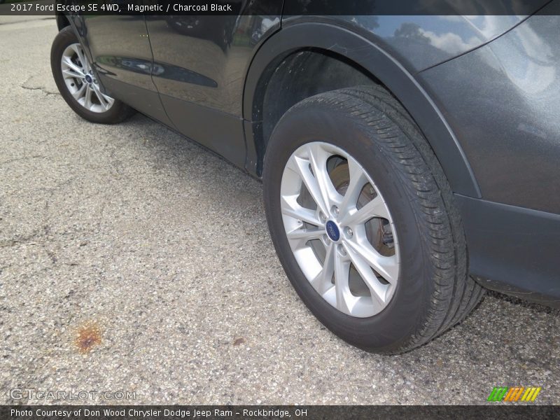 Magnetic / Charcoal Black 2017 Ford Escape SE 4WD