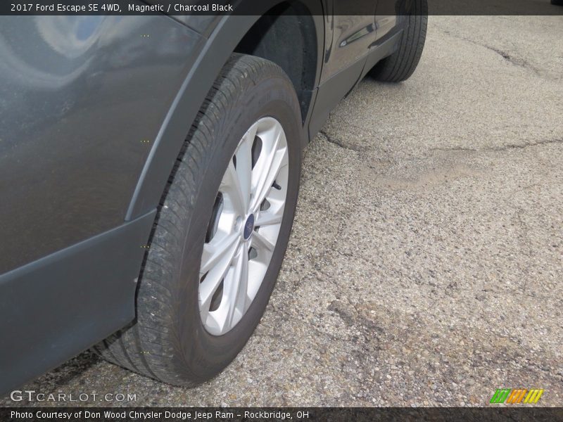 Magnetic / Charcoal Black 2017 Ford Escape SE 4WD