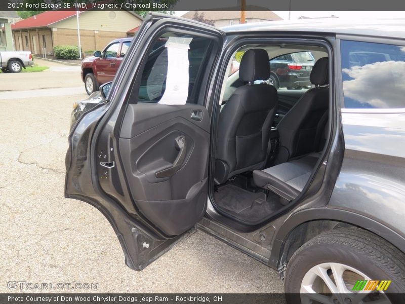Magnetic / Charcoal Black 2017 Ford Escape SE 4WD