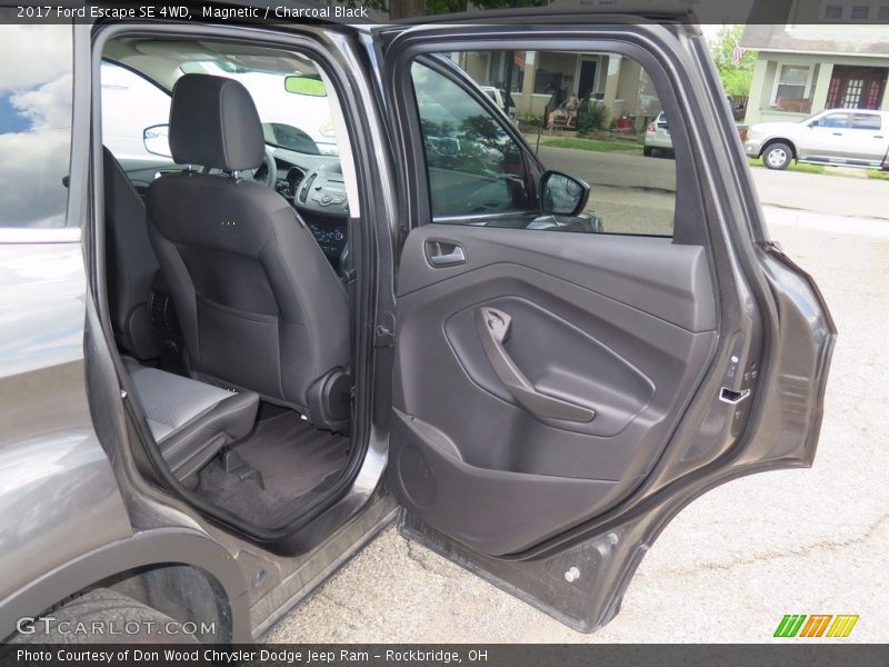 Magnetic / Charcoal Black 2017 Ford Escape SE 4WD