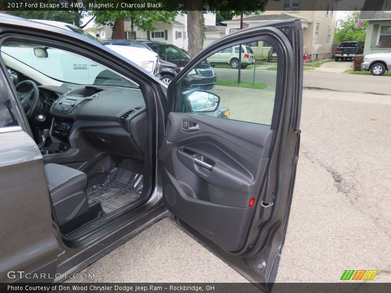 Magnetic / Charcoal Black 2017 Ford Escape SE 4WD