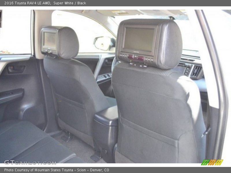 Super White / Black 2016 Toyota RAV4 LE AWD