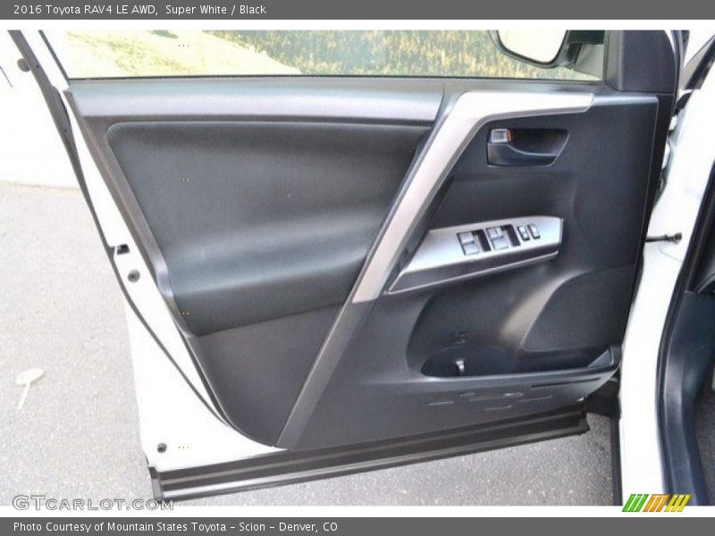 Super White / Black 2016 Toyota RAV4 LE AWD