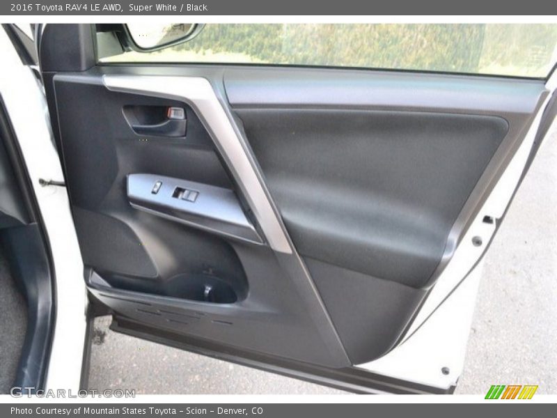Super White / Black 2016 Toyota RAV4 LE AWD