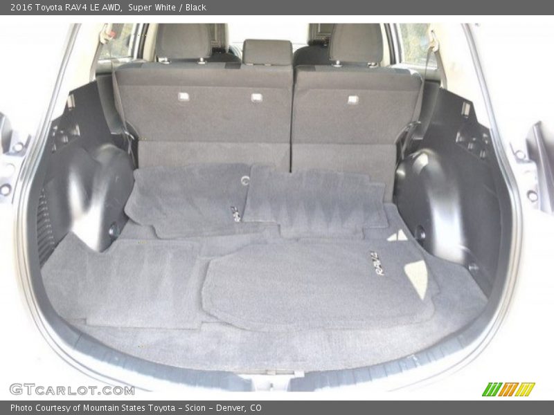 Super White / Black 2016 Toyota RAV4 LE AWD