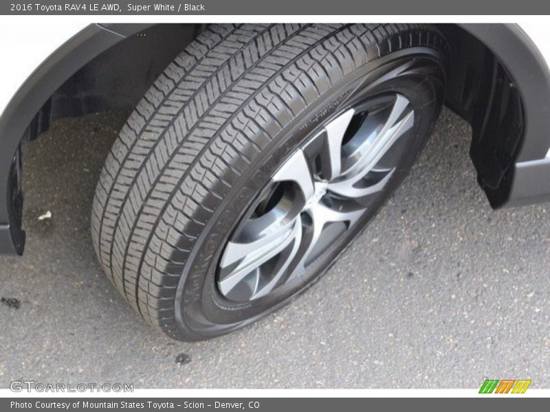 Super White / Black 2016 Toyota RAV4 LE AWD