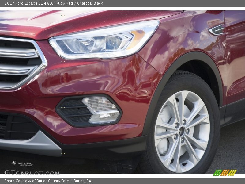 Ruby Red / Charcoal Black 2017 Ford Escape SE 4WD