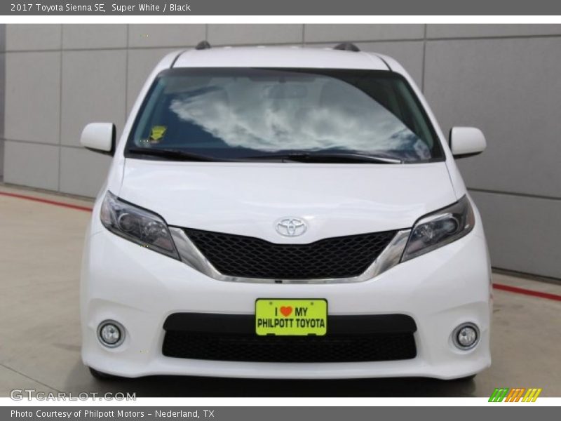 Super White / Black 2017 Toyota Sienna SE