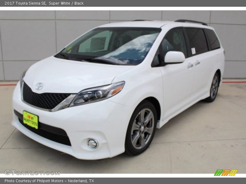 Super White / Black 2017 Toyota Sienna SE