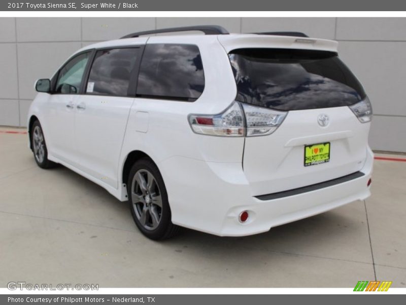 Super White / Black 2017 Toyota Sienna SE