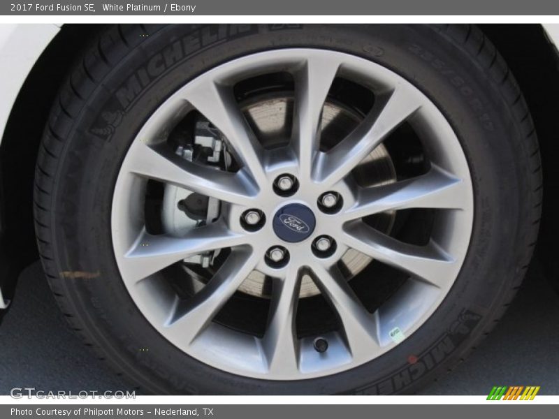 White Platinum / Ebony 2017 Ford Fusion SE