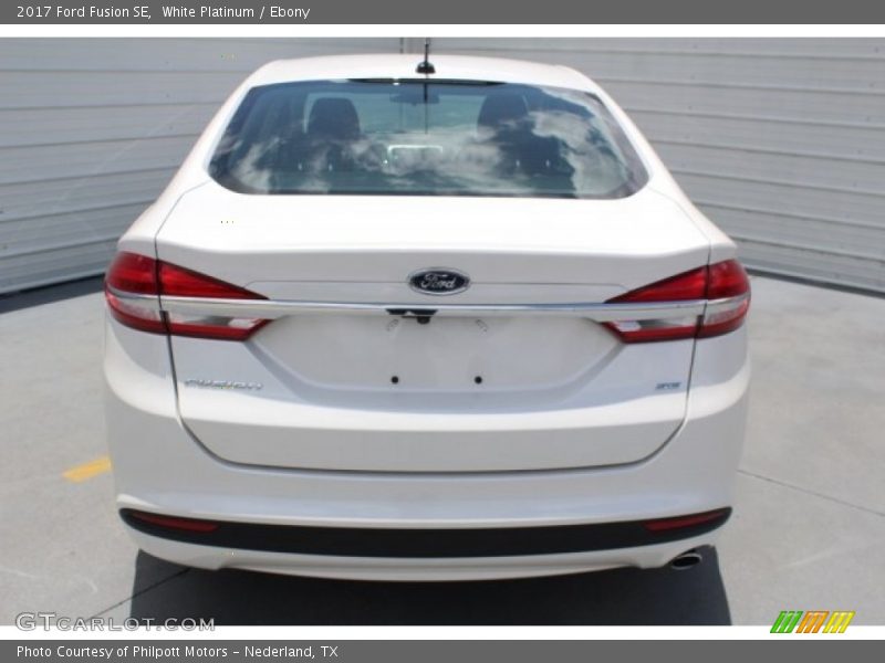 White Platinum / Ebony 2017 Ford Fusion SE
