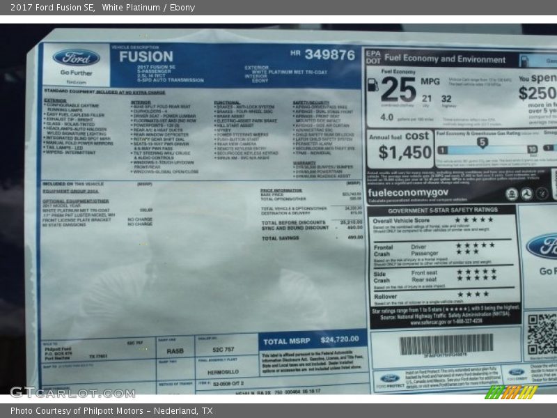 White Platinum / Ebony 2017 Ford Fusion SE