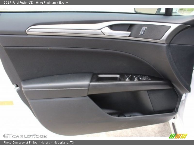 White Platinum / Ebony 2017 Ford Fusion SE