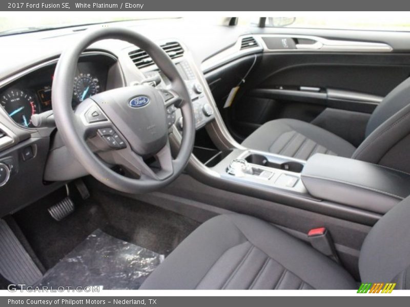 White Platinum / Ebony 2017 Ford Fusion SE