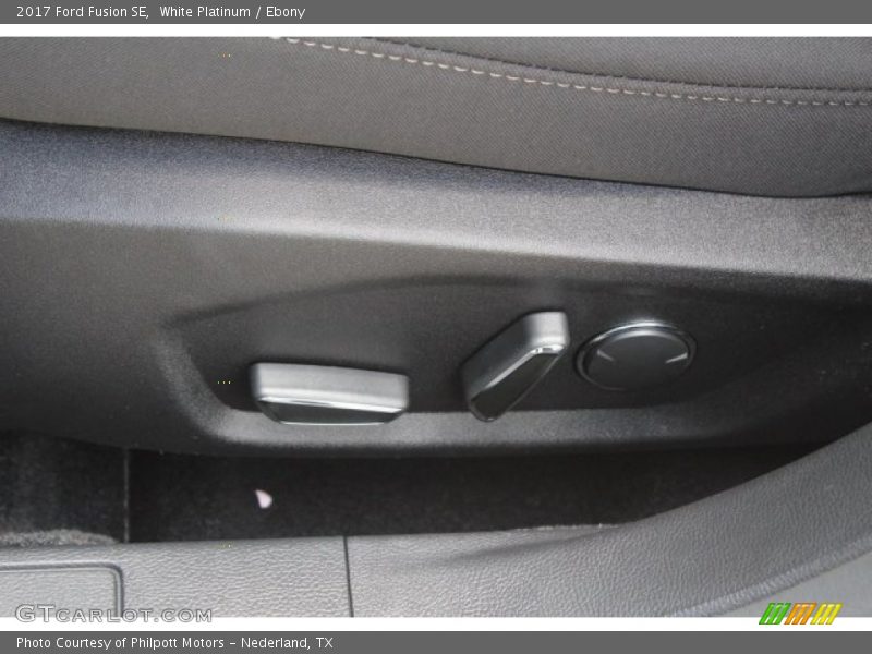 White Platinum / Ebony 2017 Ford Fusion SE