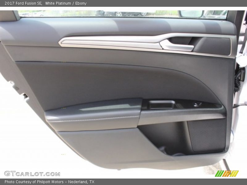 White Platinum / Ebony 2017 Ford Fusion SE