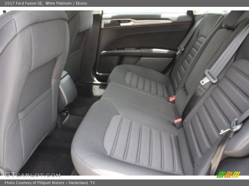 White Platinum / Ebony 2017 Ford Fusion SE