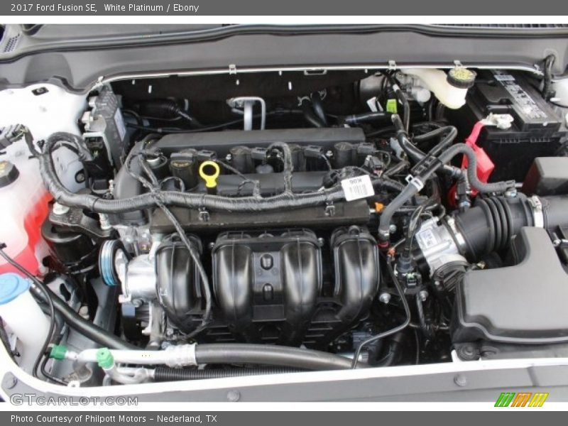 White Platinum / Ebony 2017 Ford Fusion SE