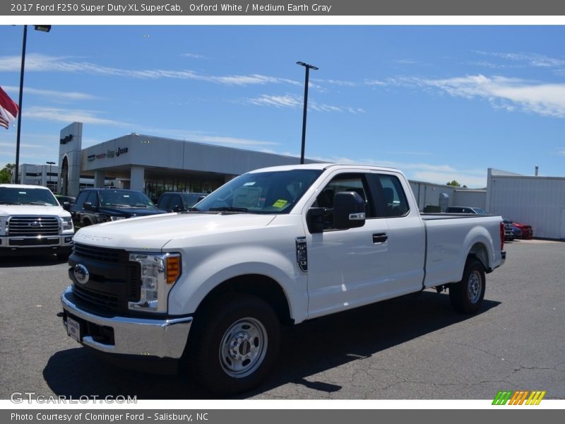 Oxford White / Medium Earth Gray 2017 Ford F250 Super Duty XL SuperCab