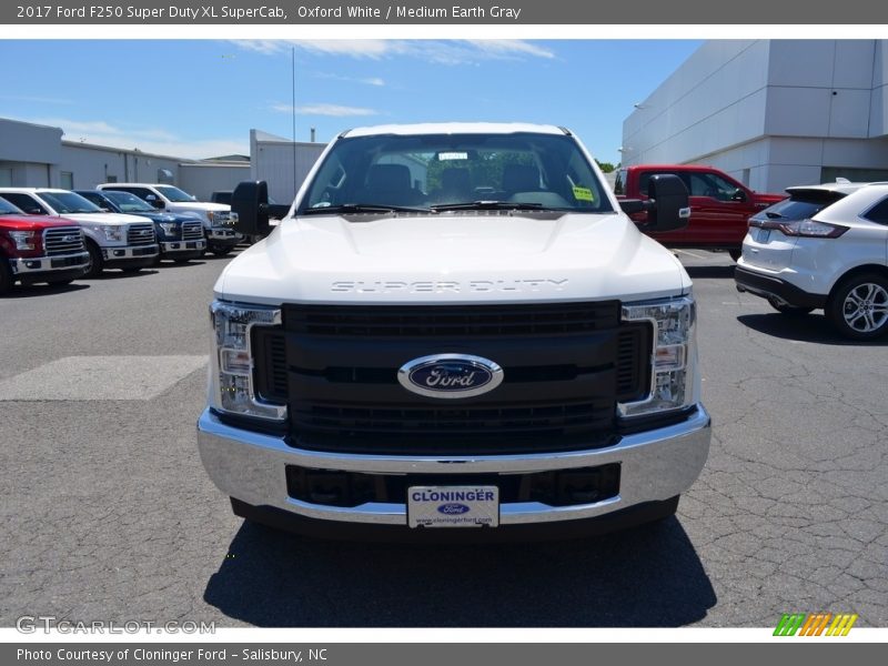 Oxford White / Medium Earth Gray 2017 Ford F250 Super Duty XL SuperCab