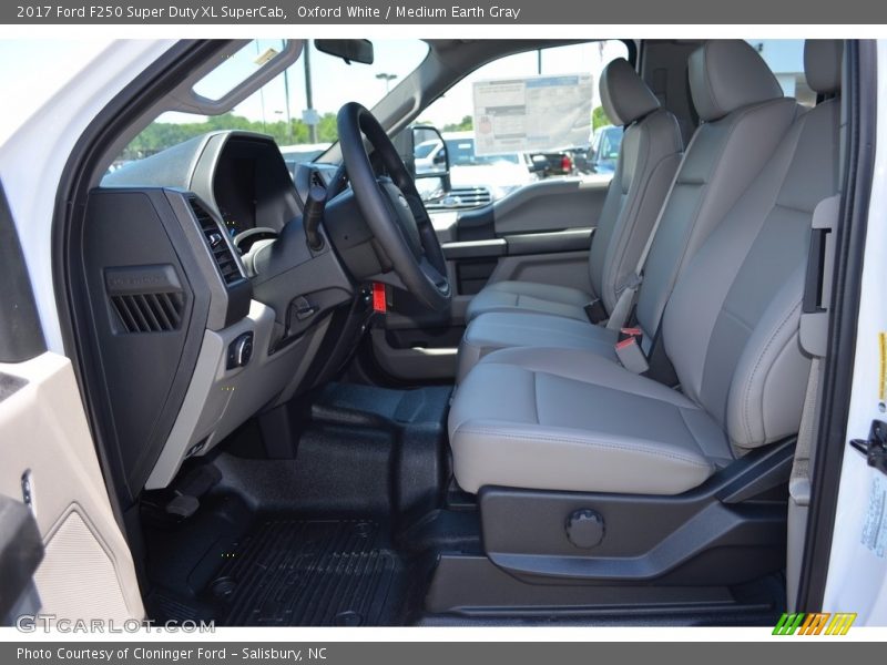 Oxford White / Medium Earth Gray 2017 Ford F250 Super Duty XL SuperCab