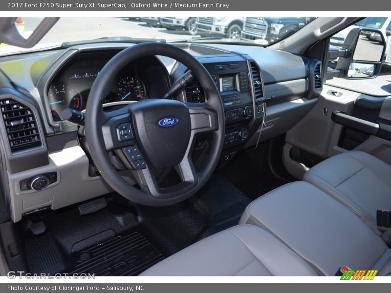 Oxford White / Medium Earth Gray 2017 Ford F250 Super Duty XL SuperCab