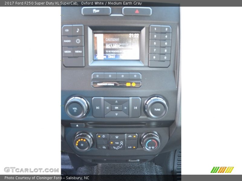 Oxford White / Medium Earth Gray 2017 Ford F250 Super Duty XL SuperCab