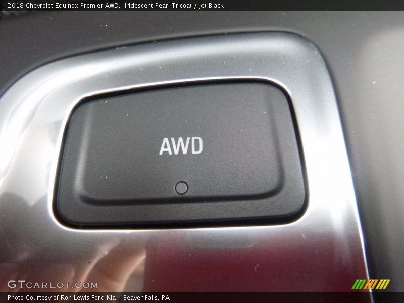 Iridescent Pearl Tricoat / Jet Black 2018 Chevrolet Equinox Premier AWD