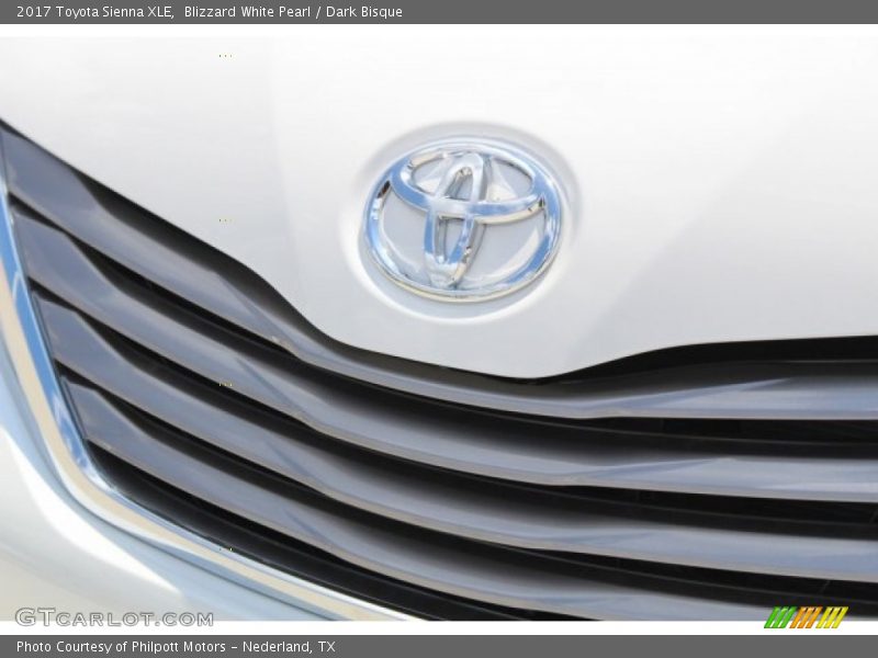 Blizzard White Pearl / Dark Bisque 2017 Toyota Sienna XLE