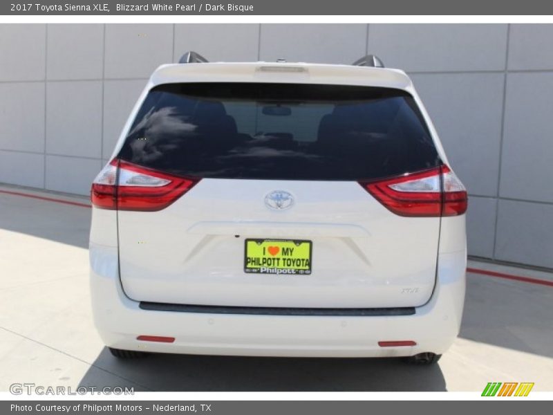 Blizzard White Pearl / Dark Bisque 2017 Toyota Sienna XLE