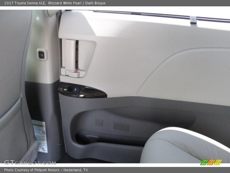 Blizzard White Pearl / Dark Bisque 2017 Toyota Sienna XLE