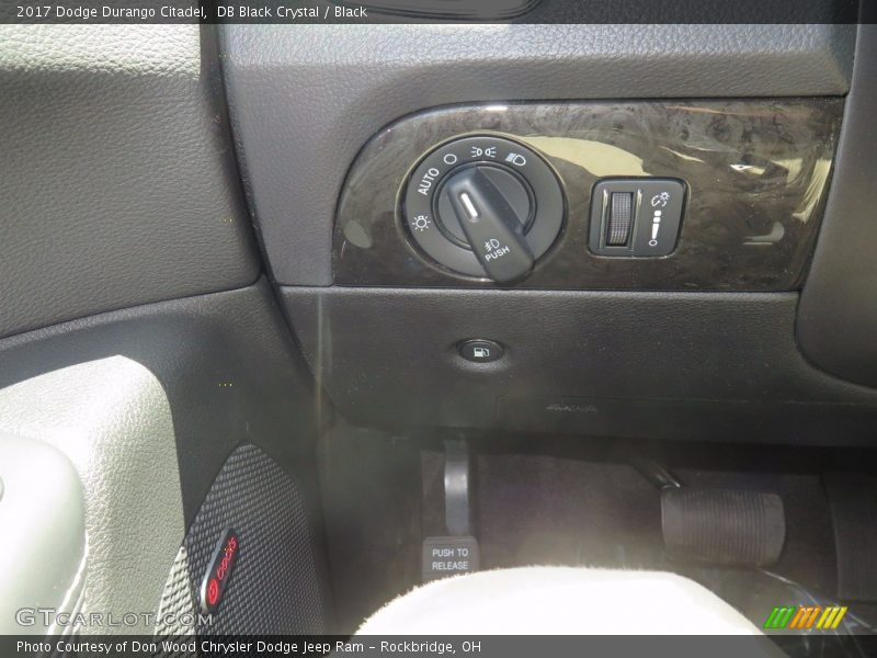 DB Black Crystal / Black 2017 Dodge Durango Citadel