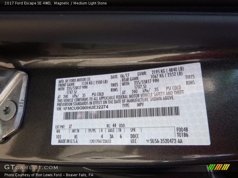 Magnetic / Medium Light Stone 2017 Ford Escape SE 4WD