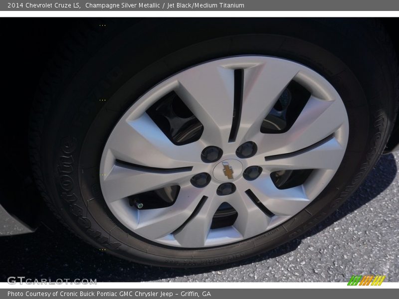 Champagne Silver Metallic / Jet Black/Medium Titanium 2014 Chevrolet Cruze LS