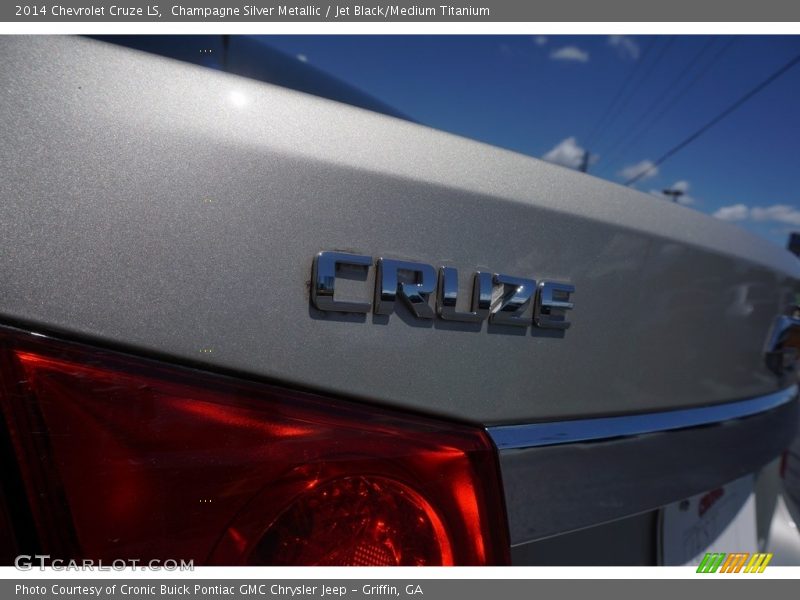 Champagne Silver Metallic / Jet Black/Medium Titanium 2014 Chevrolet Cruze LS