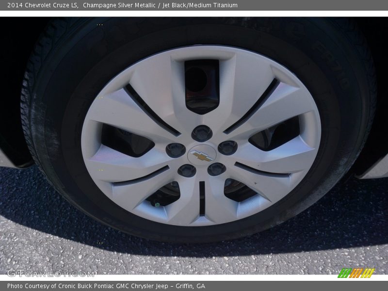 Champagne Silver Metallic / Jet Black/Medium Titanium 2014 Chevrolet Cruze LS