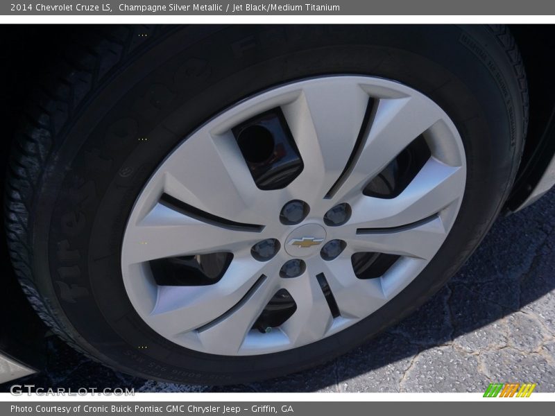 Champagne Silver Metallic / Jet Black/Medium Titanium 2014 Chevrolet Cruze LS