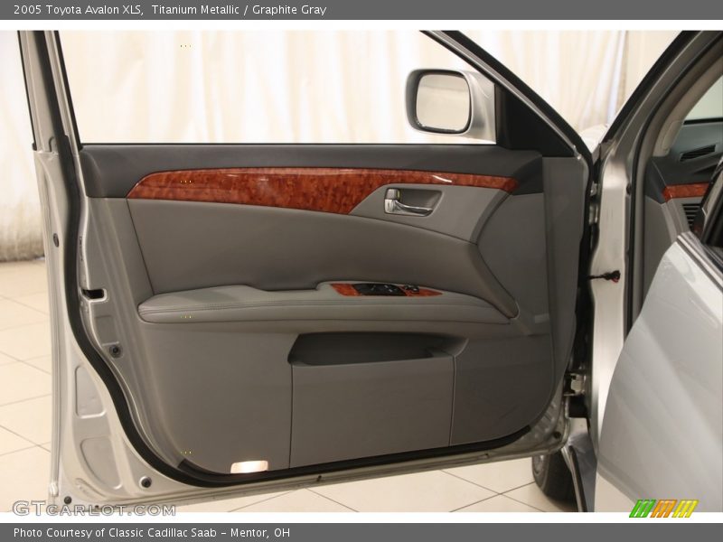 Titanium Metallic / Graphite Gray 2005 Toyota Avalon XLS