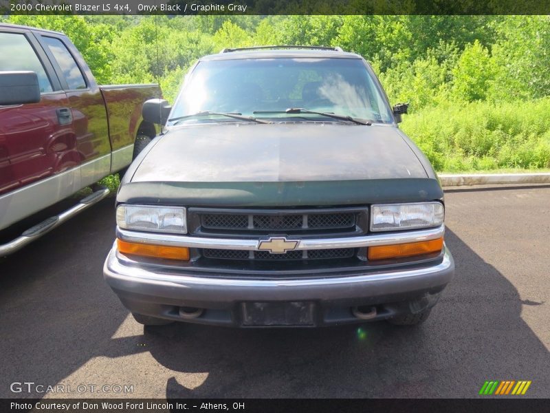 Onyx Black / Graphite Gray 2000 Chevrolet Blazer LS 4x4