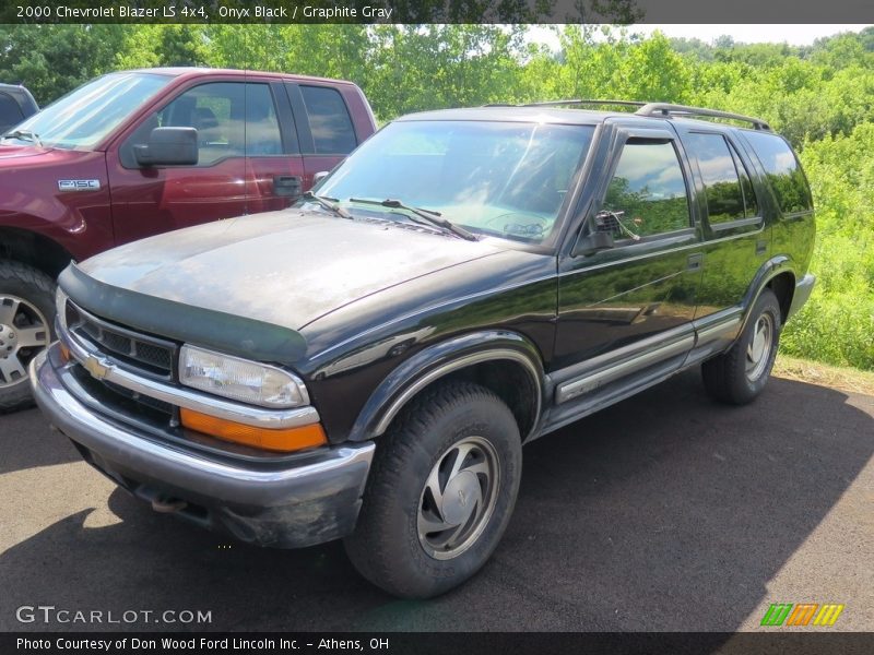 Onyx Black / Graphite Gray 2000 Chevrolet Blazer LS 4x4