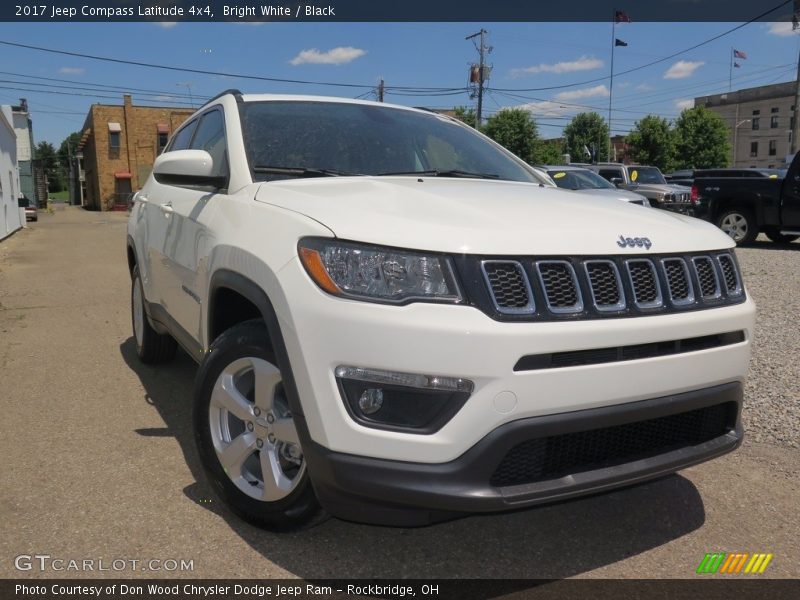Bright White / Black 2017 Jeep Compass Latitude 4x4