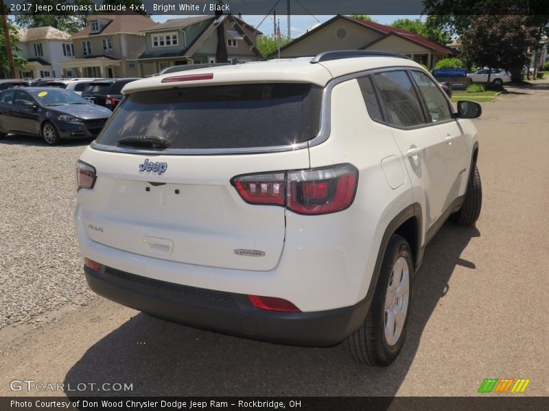 Bright White / Black 2017 Jeep Compass Latitude 4x4