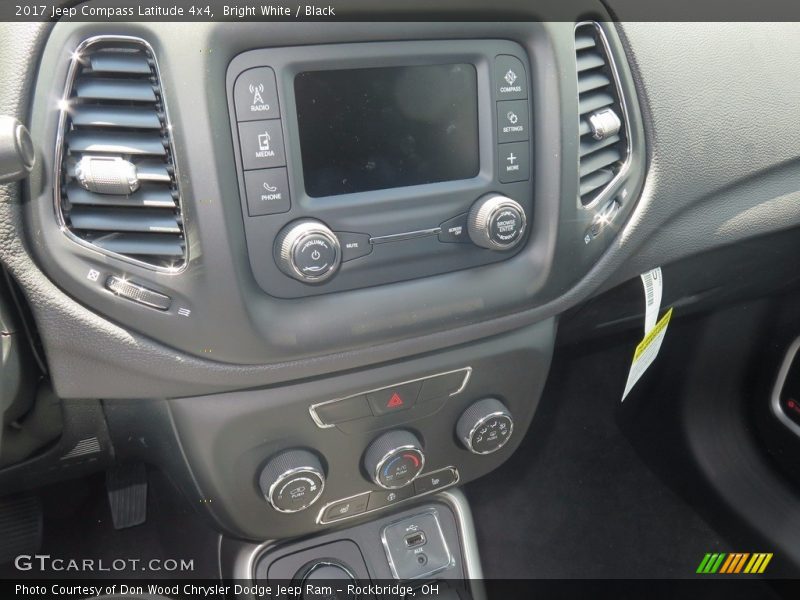 Bright White / Black 2017 Jeep Compass Latitude 4x4